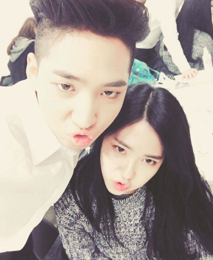 Baro de B1A4 pose avec sa petite soeur