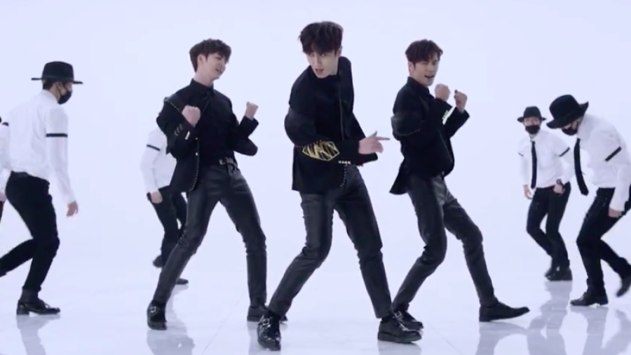 SS301 fait son retour avec un clip pour 