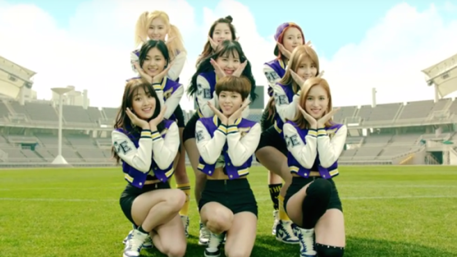 TWICE encourage tout le monde dans une nouvelle version de danse 