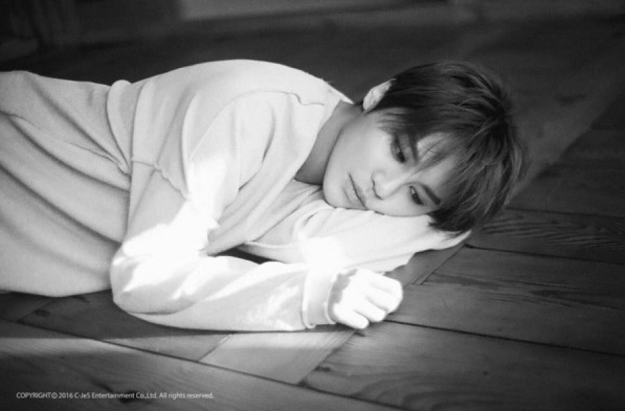 Junsu de JYJ éblouit avec une apparence juvénile en photo teaser pour son retour