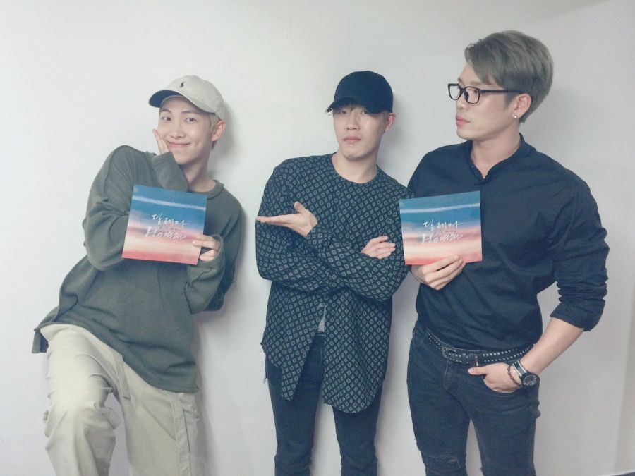 Rap Monster de BTS montre son soutien et aegyo en tant que coproducteur du nouveau single de Homme