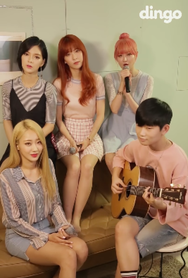 Nine Muses A interprète un medley acoustique de chansons populaires de karaoké