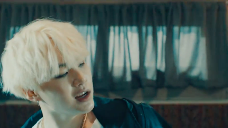 Suga de BTS impressionne avec une mixtape tant attendue et MV comme Agust D