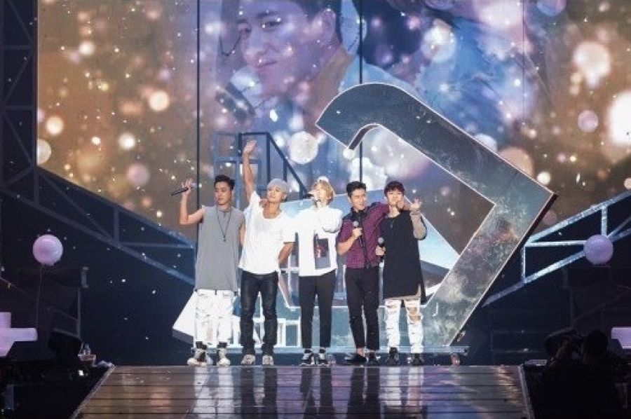 Sechs Kies célèbre son premier concert officiel en 16 ans