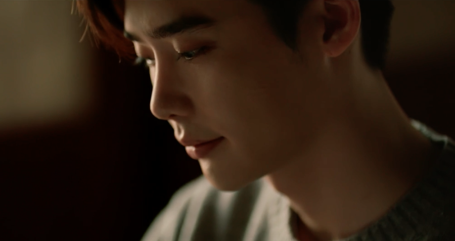 Lee Jong Suk est plein de sentiments envers un être cher dans le MV Davichi 