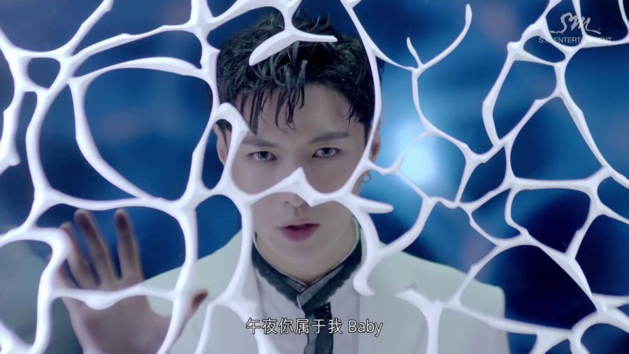 EXO Lay révèle une vidéo de la façon dont le MV 