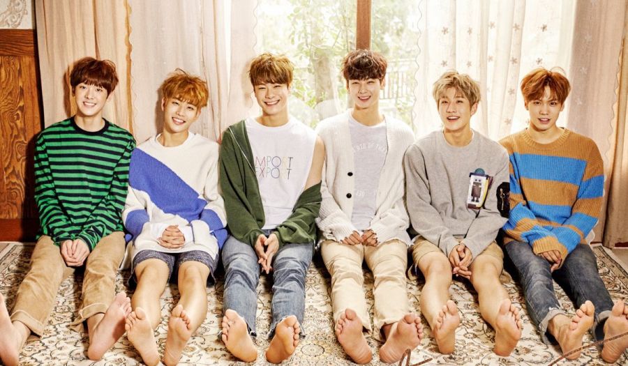 ASTRO révèle d'adorables descriptions de chansons manuscrites pour chaque morceau de leur prochain album