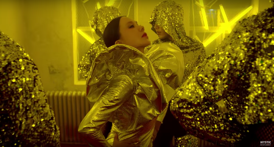 Uhm Jung Hwa publie un extrait de son clip glamour pour 