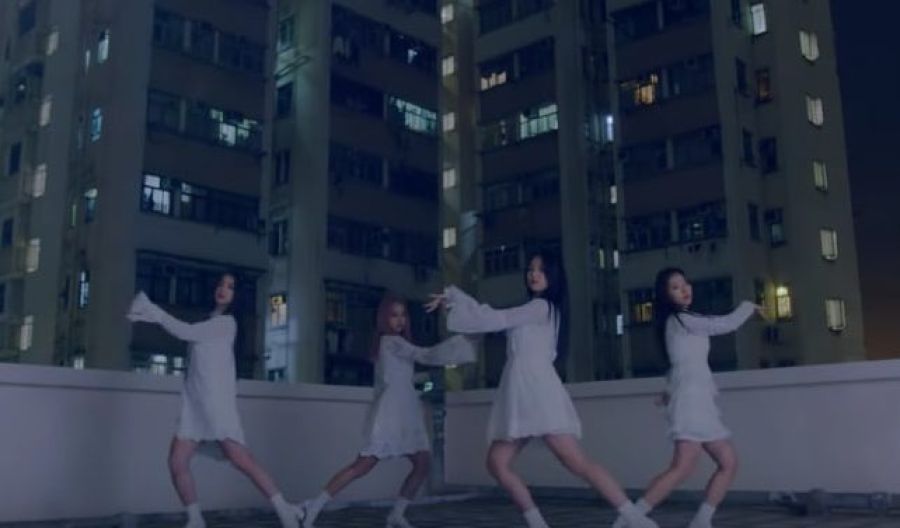 LOOΠΔ 1/3 fait une transformation séduisante pour le clip 