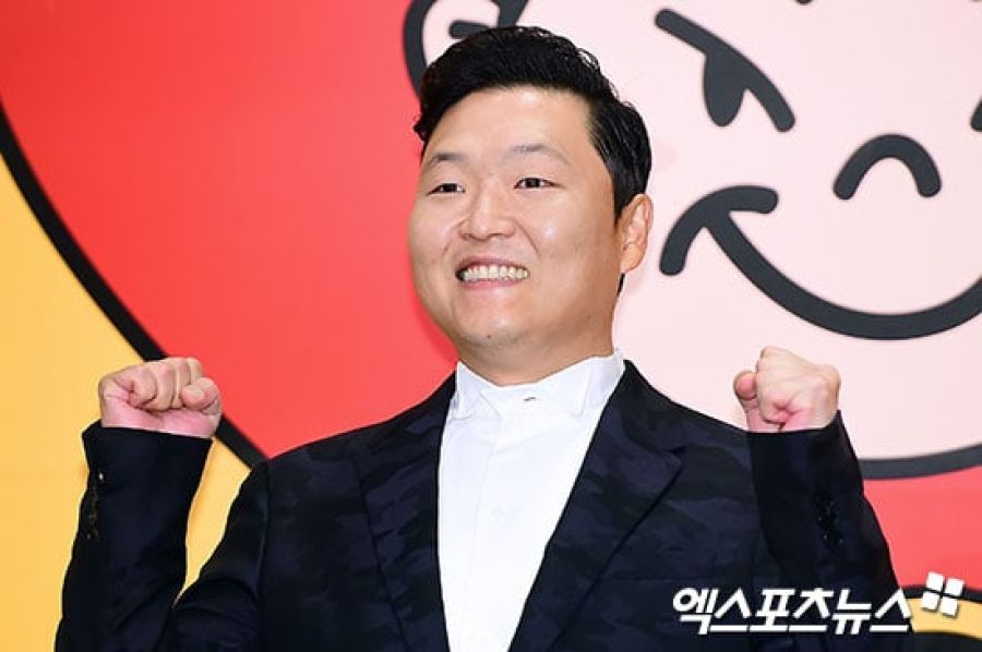 PSY fait un retour triomphal aux charts en enregistrant un 