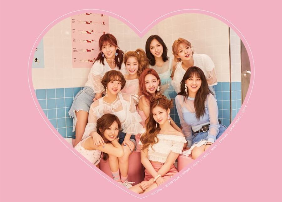 [Mise à jour] TWICE lance une nouvelle et jolie photo de groupe pour 