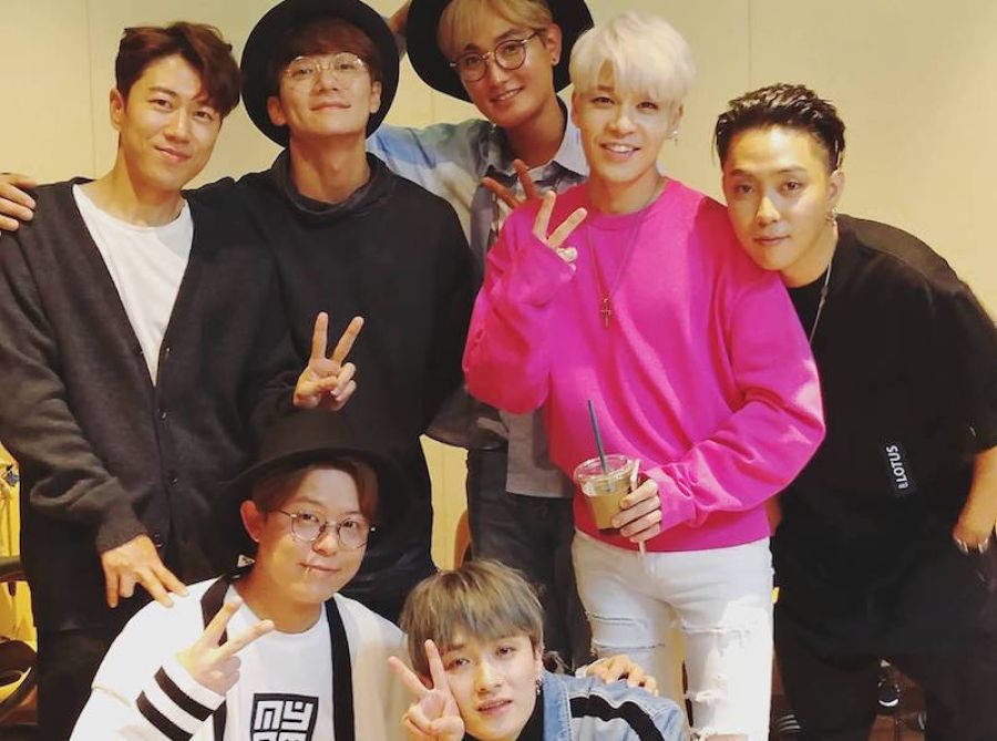 Les membres de HOT et SECHSKIES créent la nostalgie avec une autre réunion douce