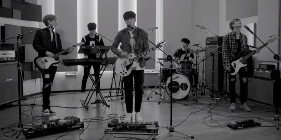 [Mise à jour] Les membres de DAY6 sont des compositeurs ludiques sur Teaser MV pour 