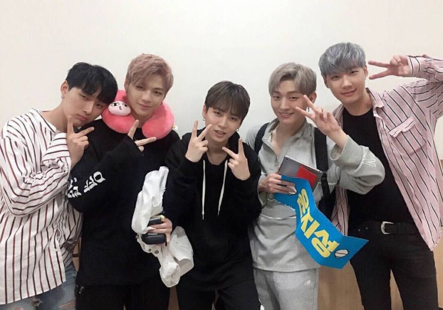 Les apprentis de MMO Entertainment partagent une image de leur rencontre avec Yoon Ji Sung et Kang Daniel de Wanna One