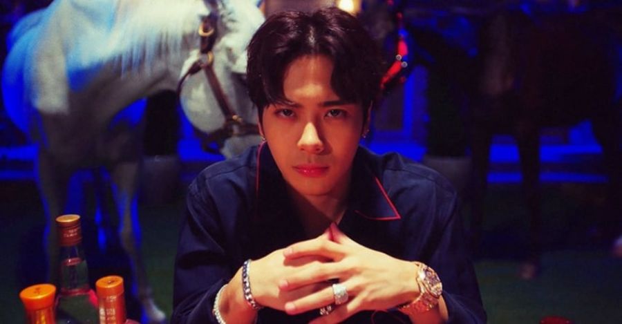 Jackson de GOT7 est plein de butin en MV pour la chanson solo 