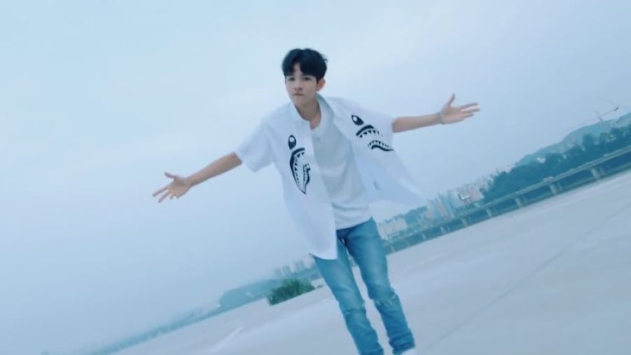 Samuel Kim impressionne avec la version de présentation de son MV pour 