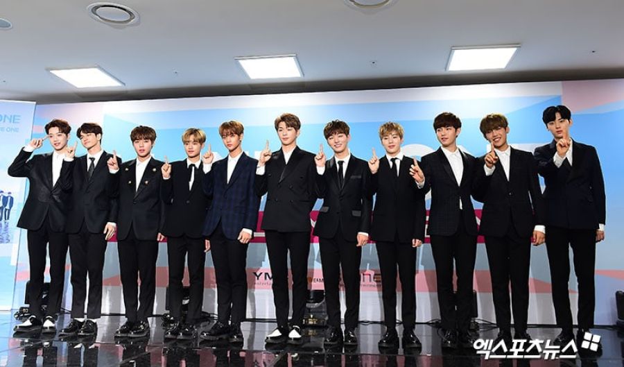 Wanna One décrit EXO et BTS comme leurs modèles, ils parlent de faire leurs débuts dans un scénario de rêve