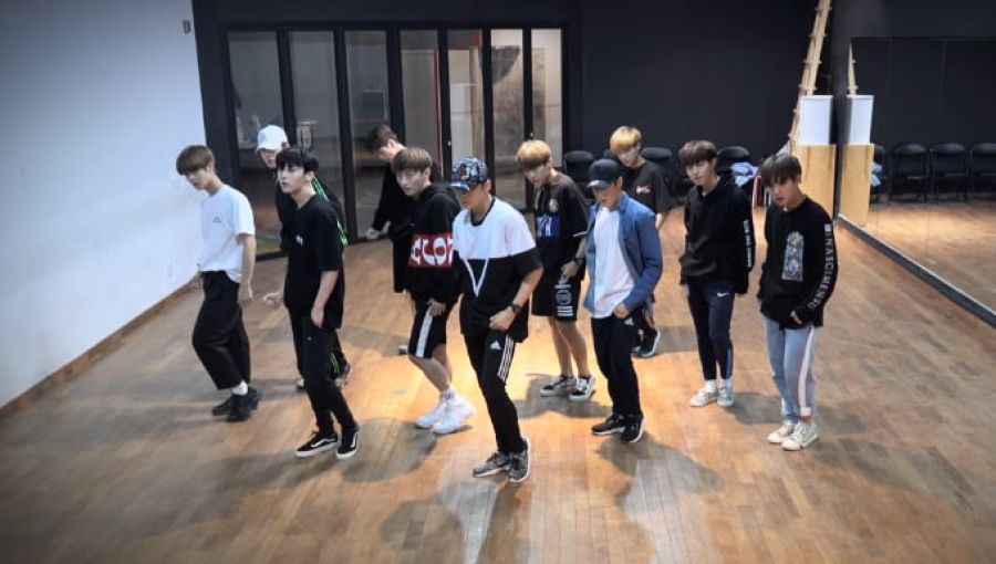 Wanna One présente à ses fans les pratiques de danse de 