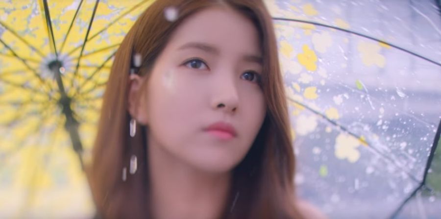 GFRIEND compare l'amour avec la pluie d'été dans son nouveau clip