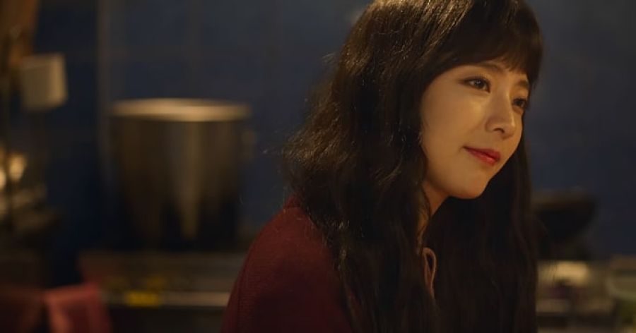 Juniel revient avec une musique douce et encourageante de 'I Drink Alone'