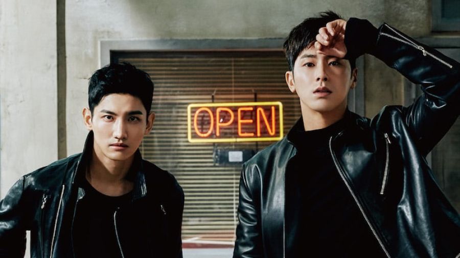 TVXQ établit un nouveau record en occupant la première place dans l'album hebdomadaire d'Oricon en tant qu'artiste masculin étranger.