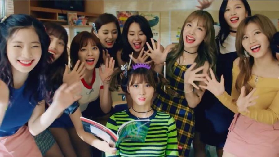 TWICE obtient la première place dans de nombreuses listes en temps réel avec 