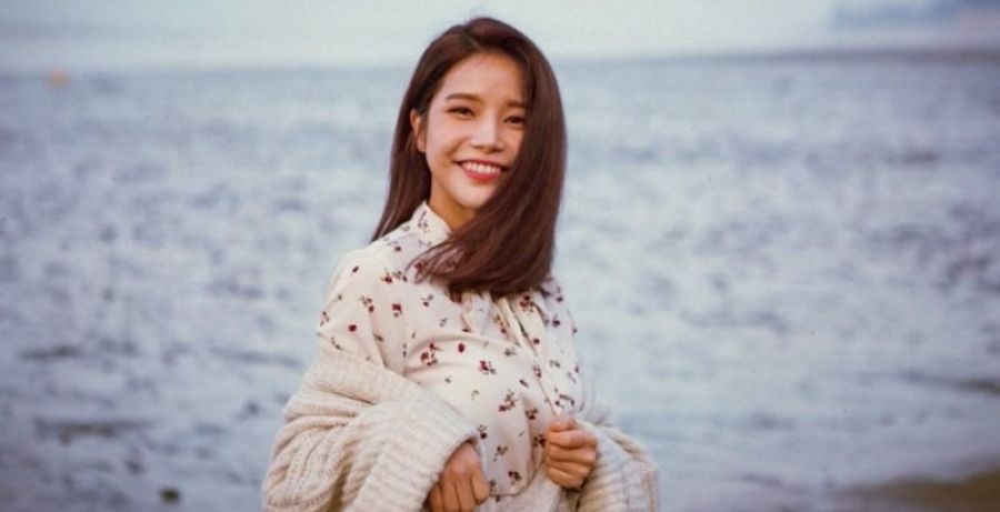 [Mise à jour] Solar de MAMAMOO partage un aperçu de son nouveau thème 