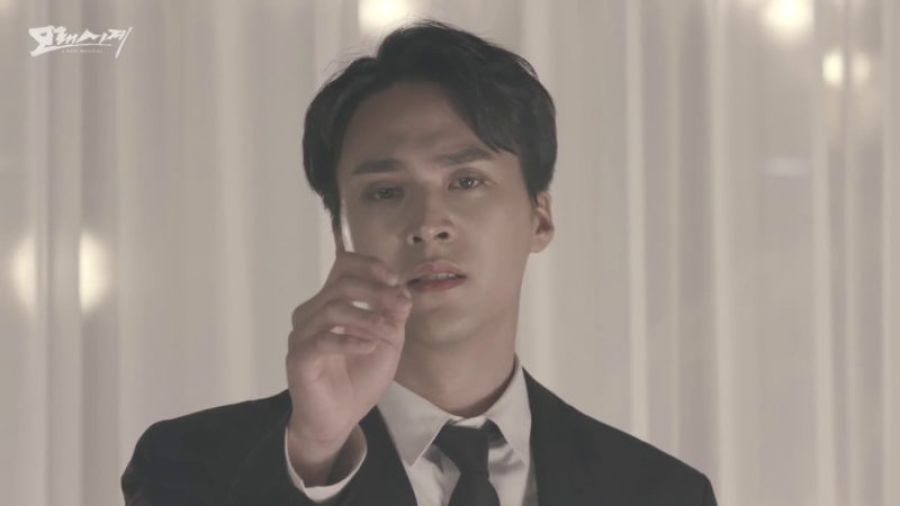 Son Dongwoon de Highlight impressionne avec sa voix puissante dans le MV pour la comédie musicale 