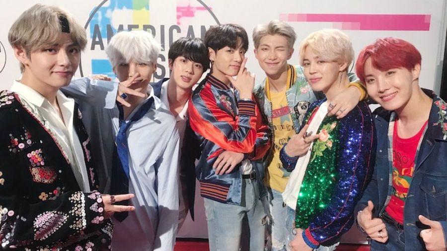 BTS entre dans le Top 10 de la liste Billboard Top Artists, se place en deuxième position parmi les groupes, et plus