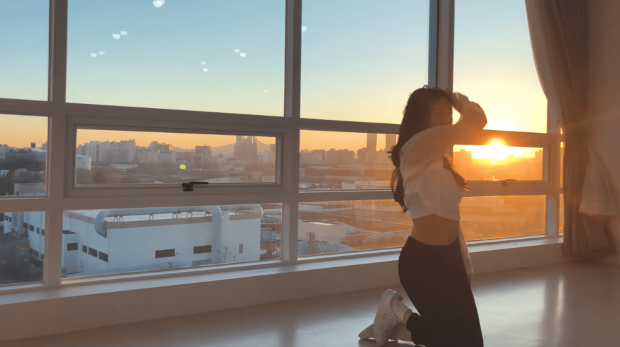 Yukyung d'Elky publie une belle couverture enregistrée au coucher du soleil pour 