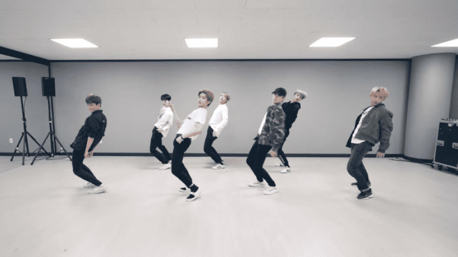 Les garçons NCT U se vantent de leur talent de danse dans la vidéo de la pratique pour 