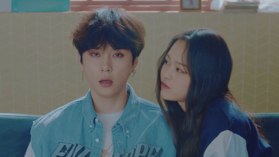 Yong Junhyung de Highlight chante 