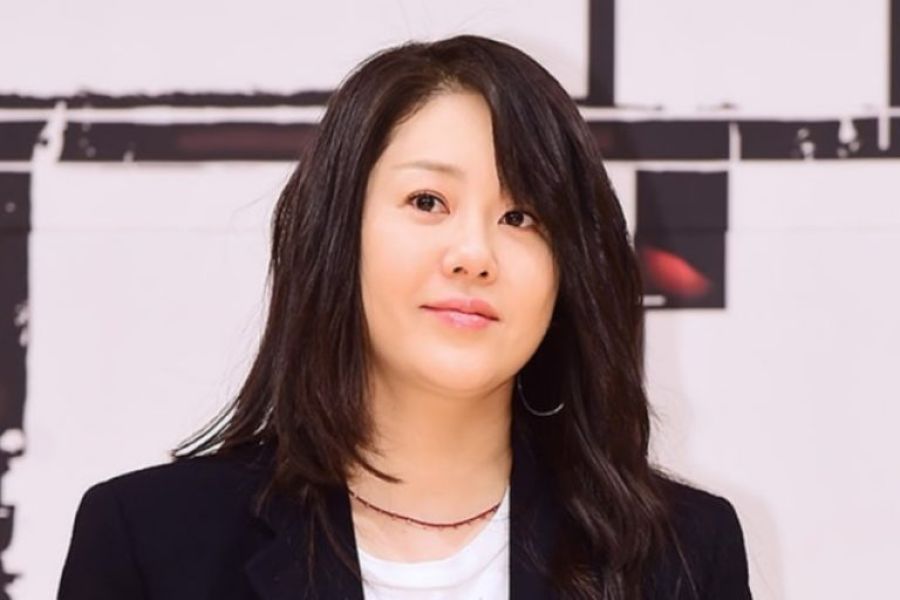 Go Hyun Jung fait face à la demande avec l'annonceur après le jeu de 