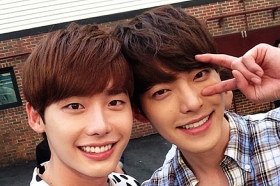 Lee Jong Suk et Kim Woo Bin prennent des vacances ensemble à Hawaii