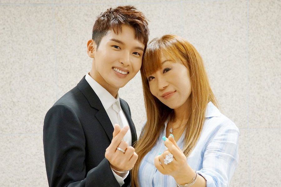 Le super junior de Ryeowook est salué par la soprano de renommée mondiale, Jo Sumi, étant proche de tenir une présentation ensemble