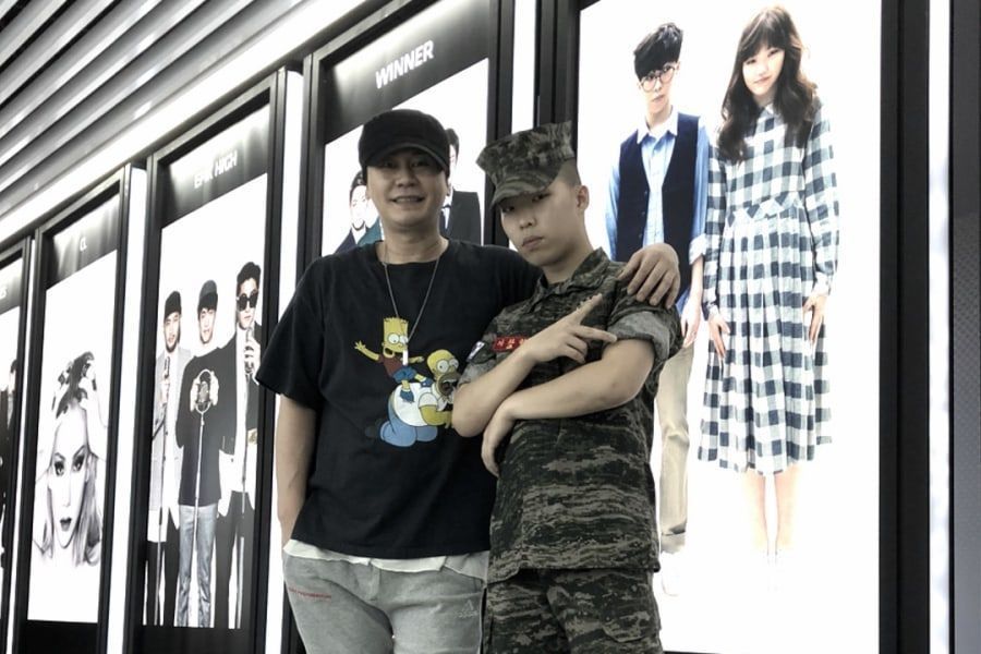 Yang Hyun Suk partage des photos du cadeau de Lee Chan Hyuk du musicien Akdong de l'armée