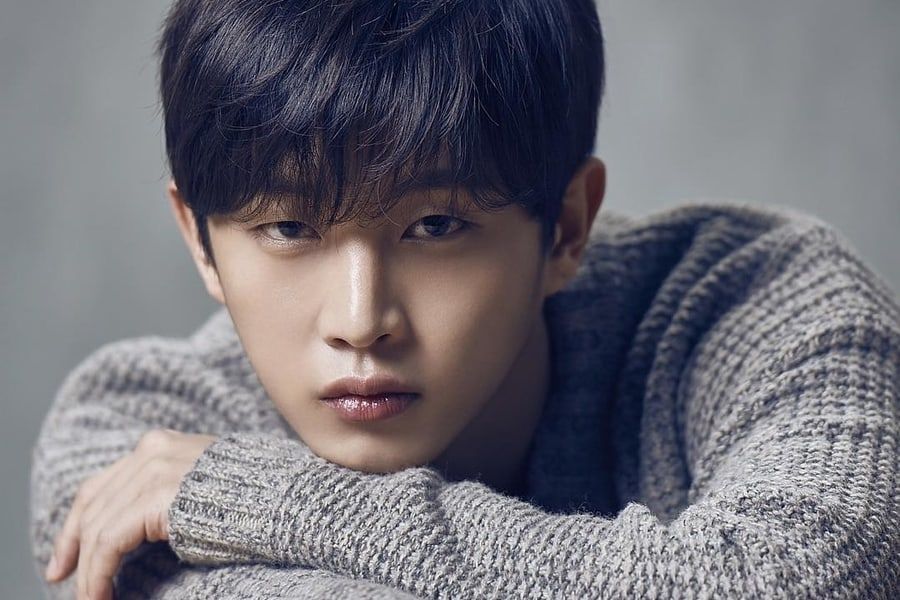 Kim Min Suk annonce la date de son enrôlement militaire