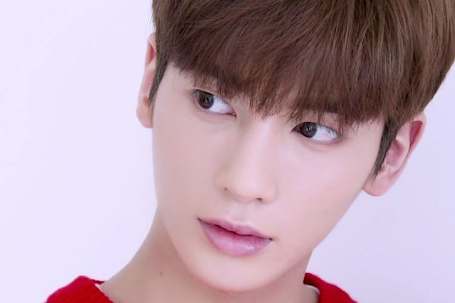 [Mise à jour] Le groupe Big Hit, TXT, révèle des images en coulisses du 4ème membre Taehyun