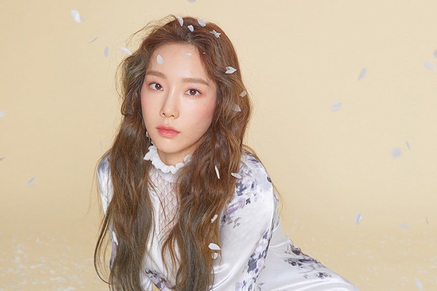 Taeyeon of Girls 'Generation donne des indices sur quelque chose de nouveau avec des photos