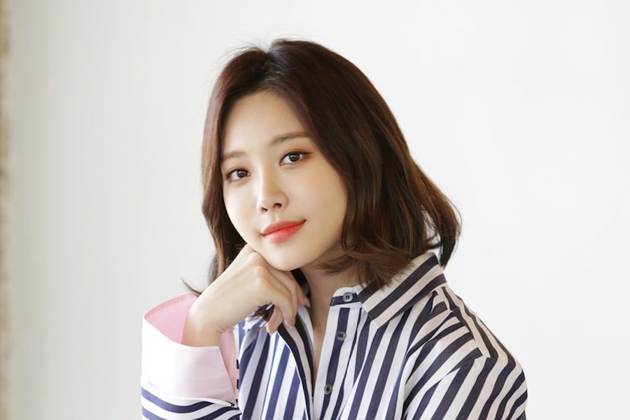 Yura de Girl's Day signe avec l'agence Park Seo Joon