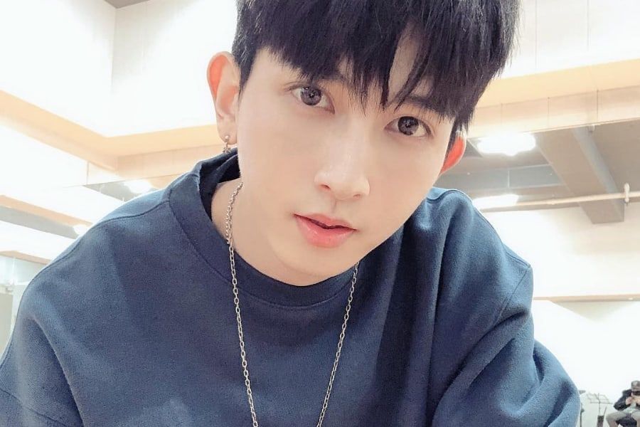 Kiseop de U-KISS commence son service militaire et laisse une lettre manuscrite aux fans