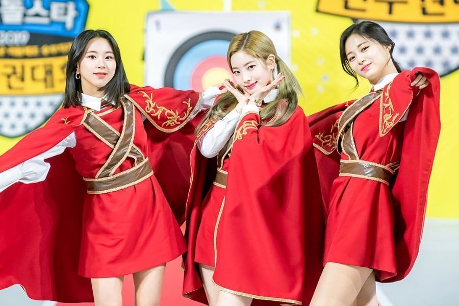 Il est rapporté que deux fois Chaeyoung, Dahyun et Tzuyu apparaissent dans 