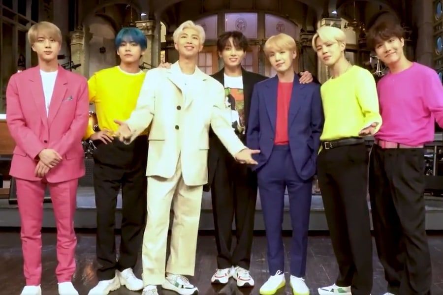 BTS augmente l'excitation dans les nouvelles vidéos promotionnelles pour son apparition dans 