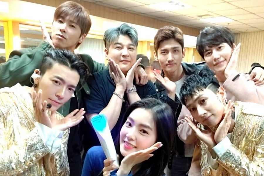 Les membres d'EXO, Red Velvet, TVXQ et Super Junior encouragent le Super Junior D & E à leur concert