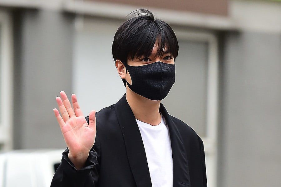 Lee Min Ho commence sa dernière journée en tant qu'employé de la fonction publique avant d'être libéré