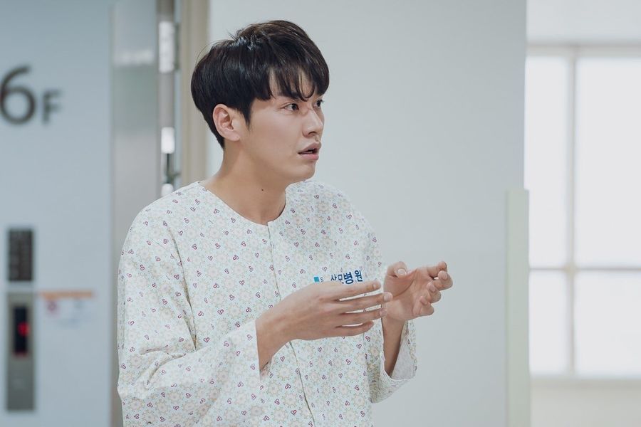 Kim Young Kwang est une patiente inquiète dans 