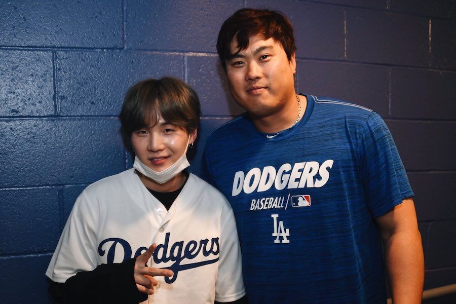 Suga de BTS félicite le lanceur de LA Dodgers, Ryu Hyun Jin, après un match incroyable