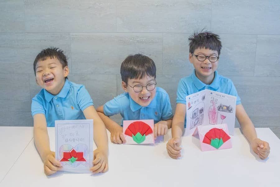 Song Il Gook montre les doux cadeaux des triplés pour la journée des parents