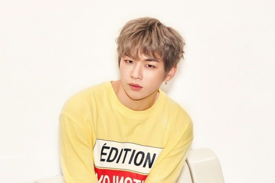 Kang Daniel écrit une lettre aux fans après que le tribunal a accepté de suspendre son contrat exclusif avec son agence.