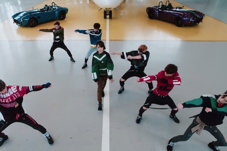 WayV souligne sa chorégraphie vidéo de danse dynamique pour 